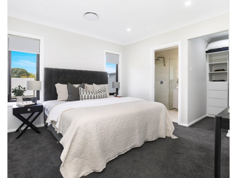 24 Saddleback Crescent, Kembla Grange NSW 2526