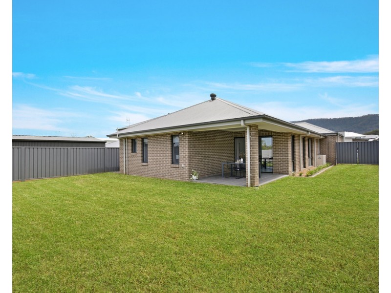 24 Saddleback Crescent, Kembla Grange NSW 2526