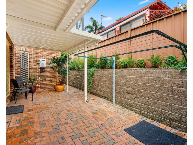 2/62 Foothills Road, Balgownie NSW 2519