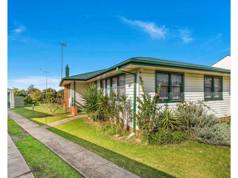22 Graham Street, Unanderra NSW 2526