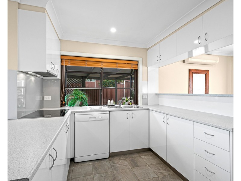 67 Beverley Avenue, Unanderra NSW 2526