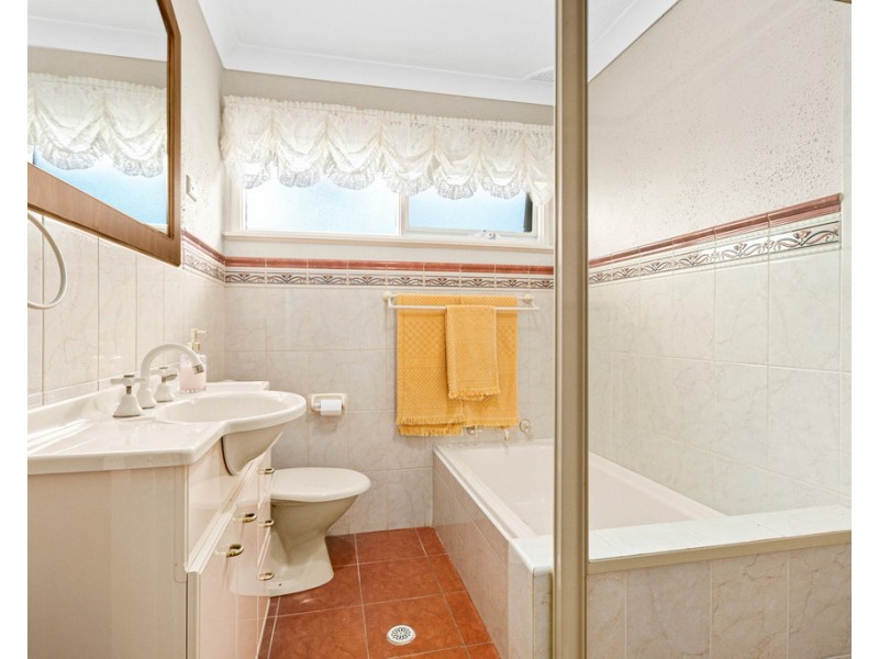 67 Beverley Avenue, Unanderra NSW 2526