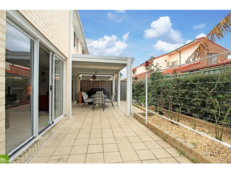 3/4a Tallegalla, Unanderra NSW 2526