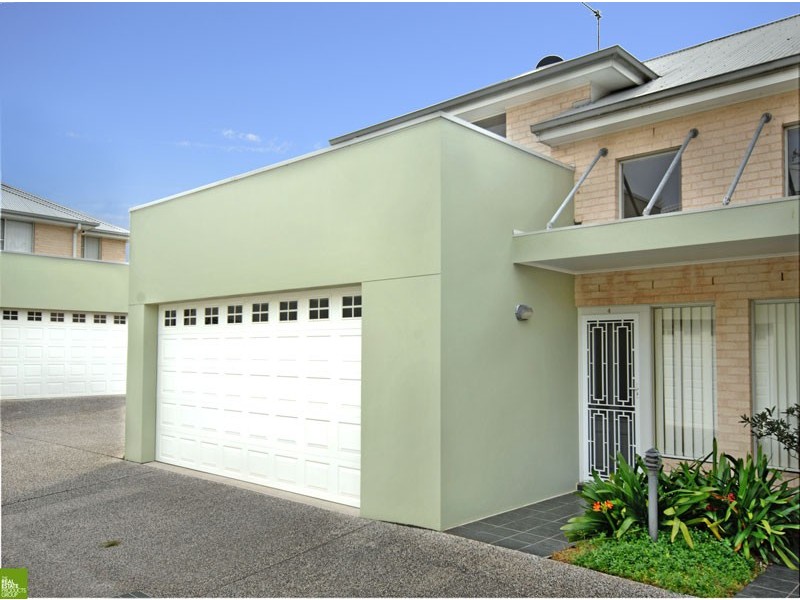 4/4a Tallegalla Street, Unanderra NSW 2526