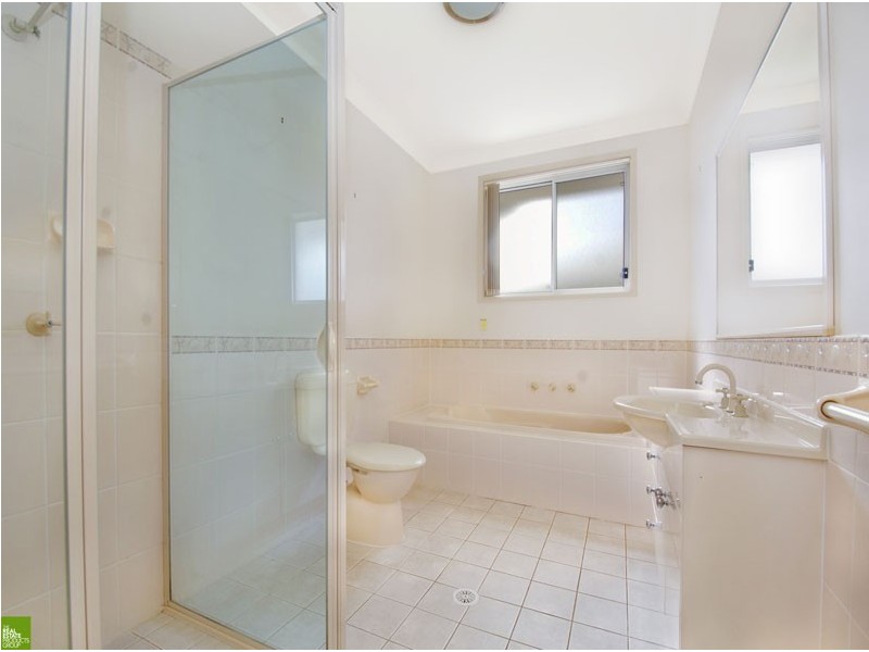 4/4a Tallegalla Street, Unanderra NSW 2526