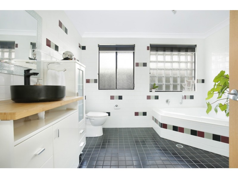 8 Penrose Drive, Avondale NSW 2530