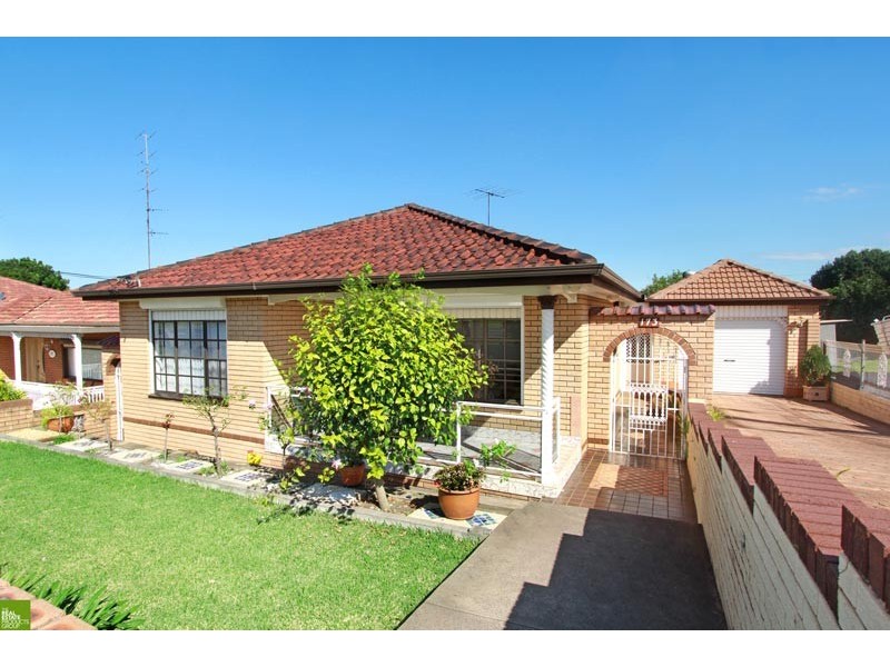 173 Flagstaff Road, Lake Heights NSW 2502