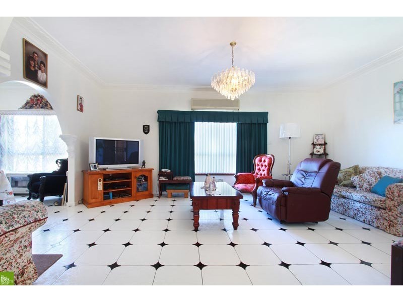 173 Flagstaff Road, Lake Heights NSW 2502