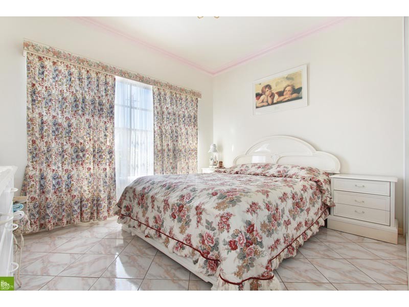 173 Flagstaff Road, Lake Heights NSW 2502