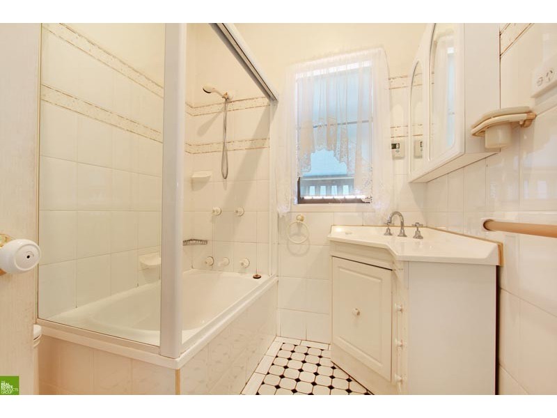 173 Flagstaff Road, Lake Heights NSW 2502