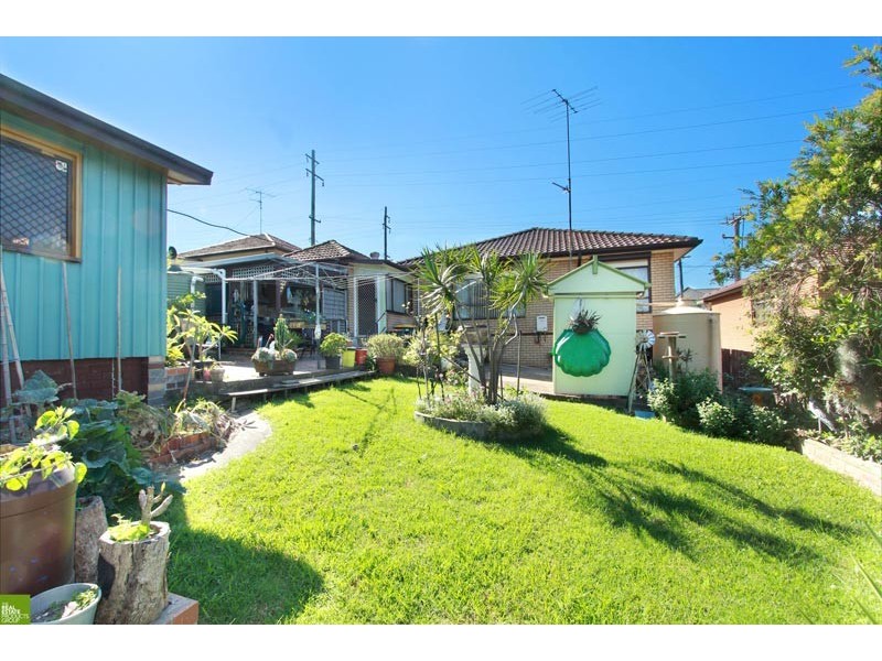 173 Flagstaff Road, Lake Heights NSW 2502