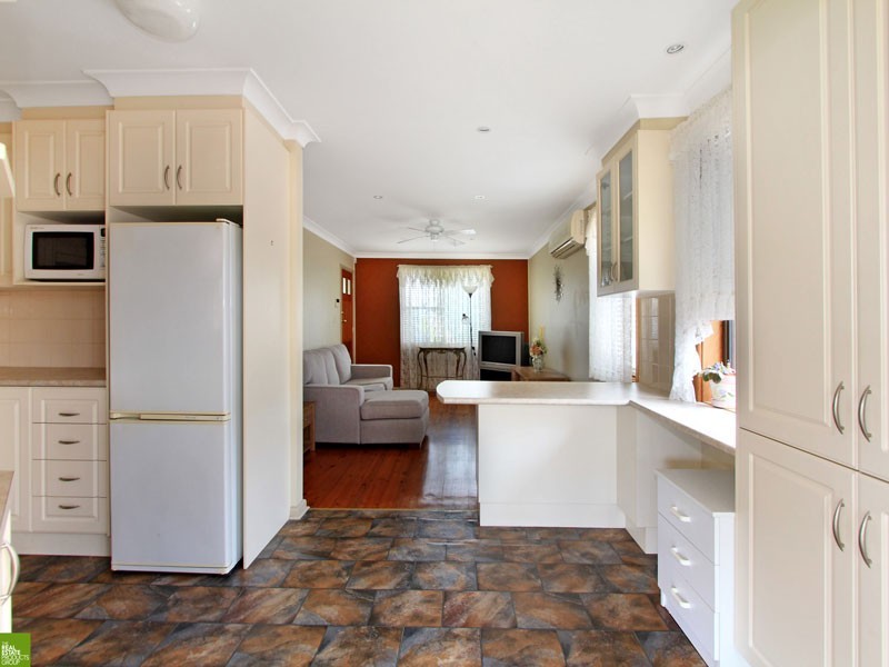 4 Caloola Avenue, Koonawarra NSW 2530