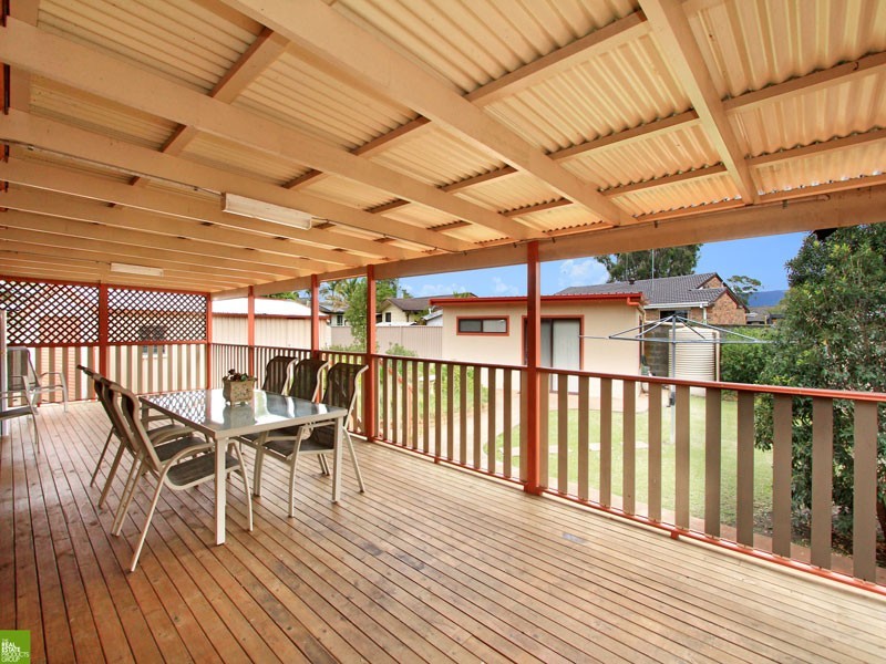 4 Caloola Avenue, Koonawarra NSW 2530