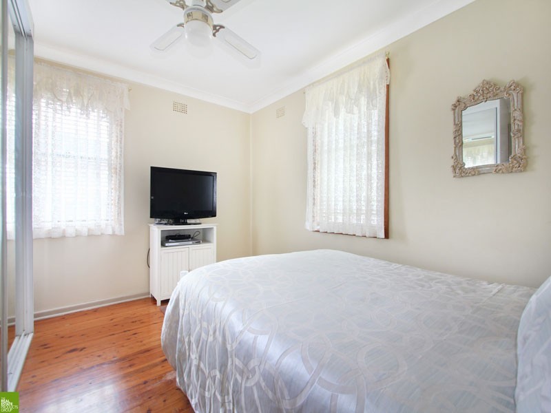 4 Caloola Avenue, Koonawarra NSW 2530