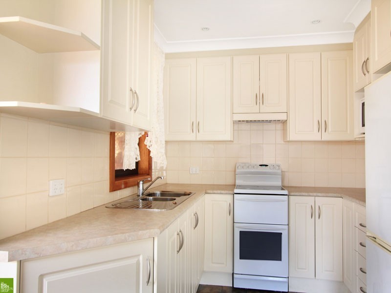 4 Caloola Avenue, Koonawarra NSW 2530