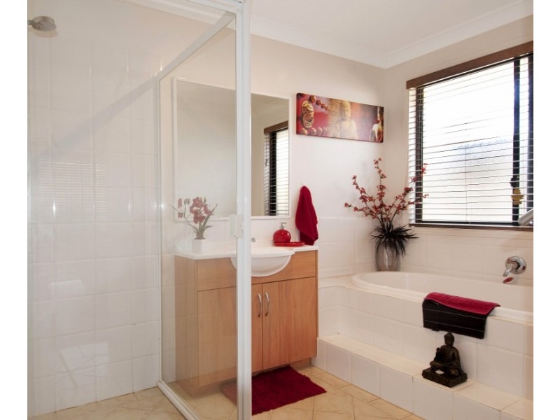 14 Kariewood Cct, Horsley NSW 2530