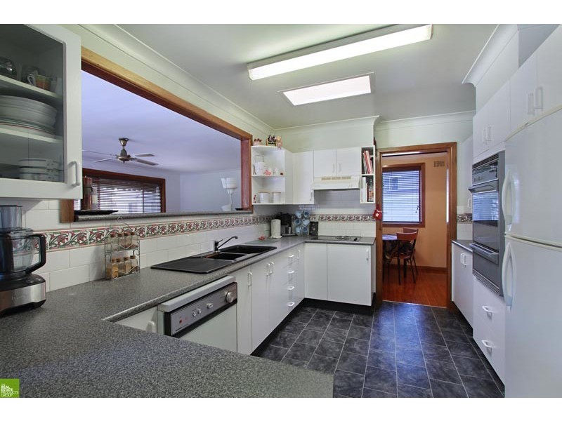 29 Bristol Pde, Farmborough Heights NSW 2526