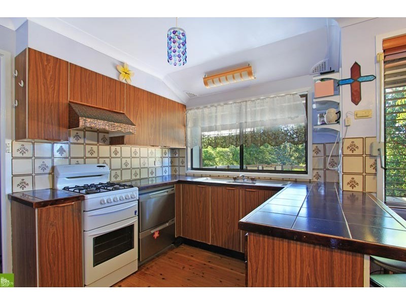 82 Cummins Street, Unanderra NSW 2526