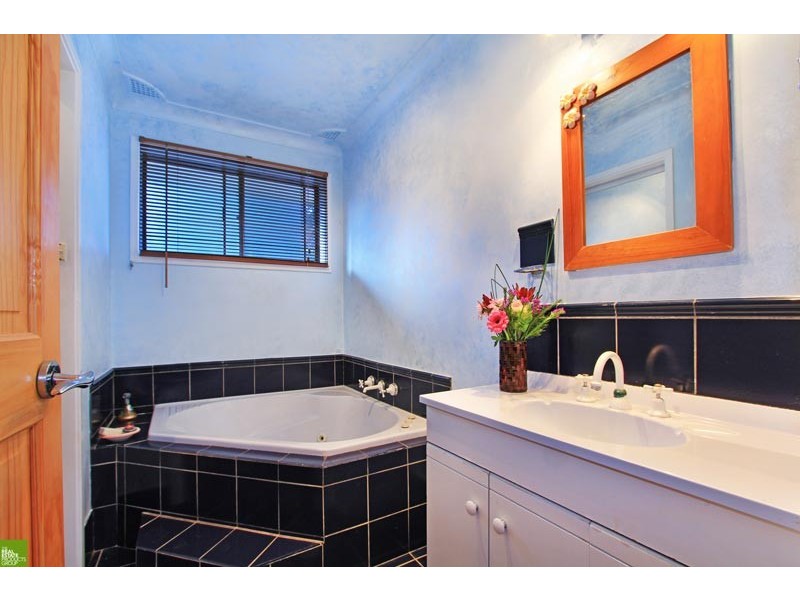 82 Cummins Street, Unanderra NSW 2526