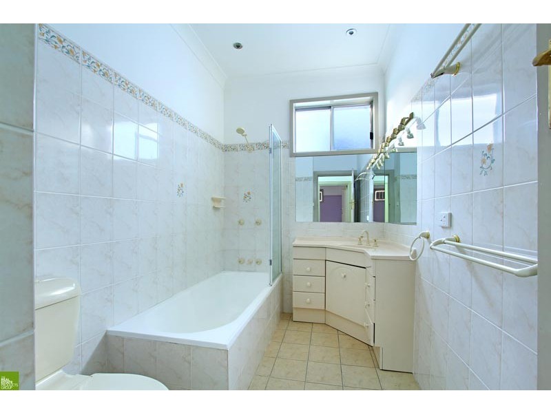 15 Hill Street, Mount Saint Thomas NSW 2500