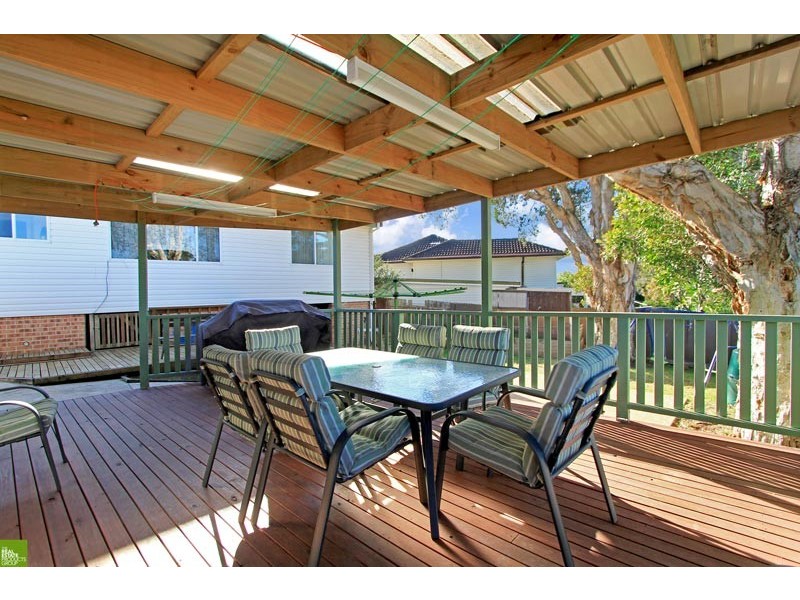 33 Gloucester Crescent, Dapto NSW 2530