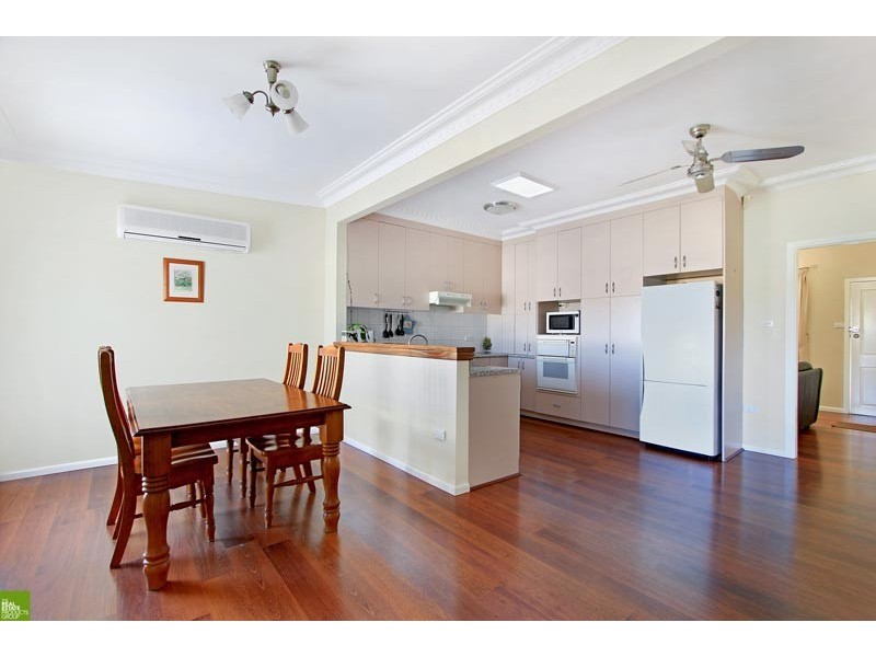 33 Gloucester Crescent, Dapto NSW 2530