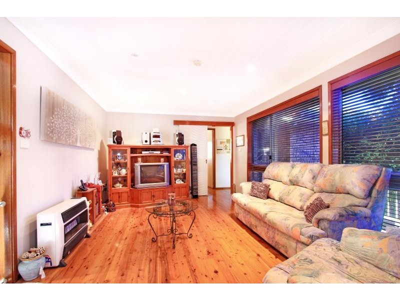 4 Hibiscus Place, Unanderra NSW 2526