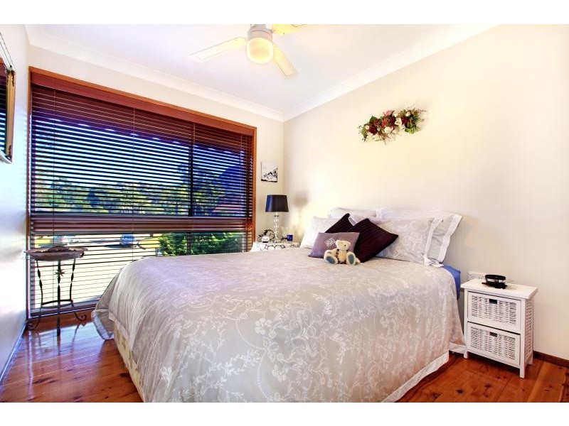 4 Hibiscus Place, Unanderra NSW 2526