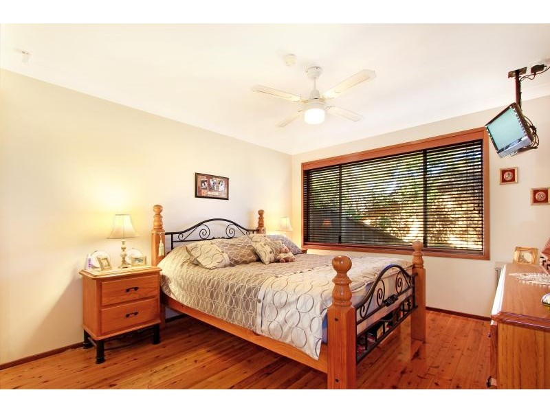 4 Hibiscus Place, Unanderra NSW 2526