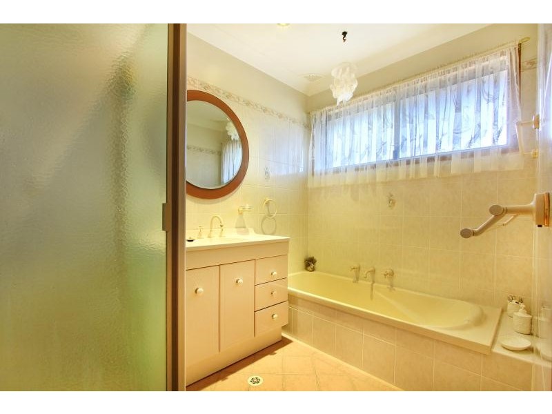 4 Hibiscus Place, Unanderra NSW 2526