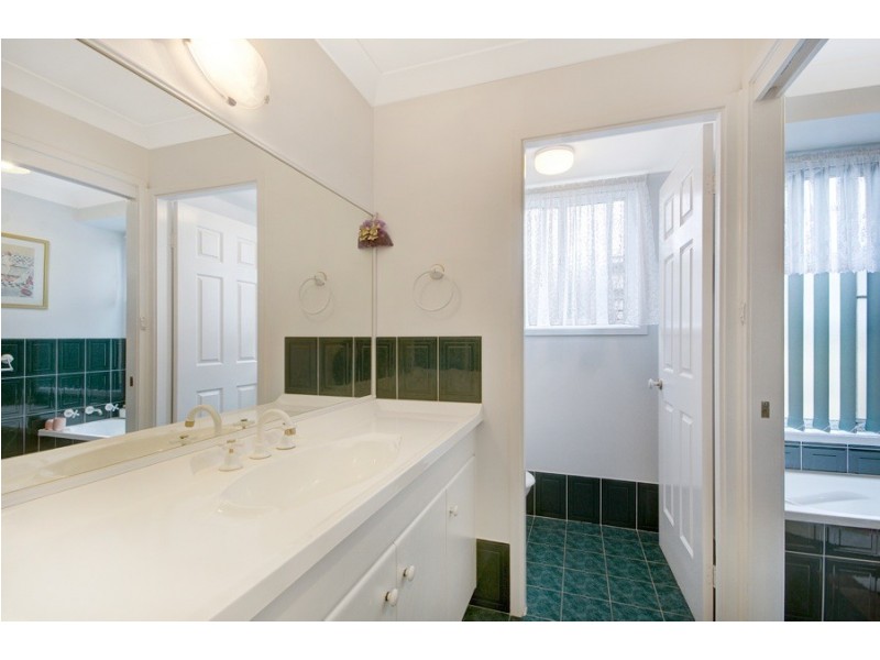 17 Amanda Place, Horsley NSW 2530