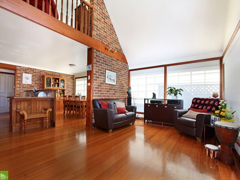 10 Angus Street, Fernhill NSW 2519