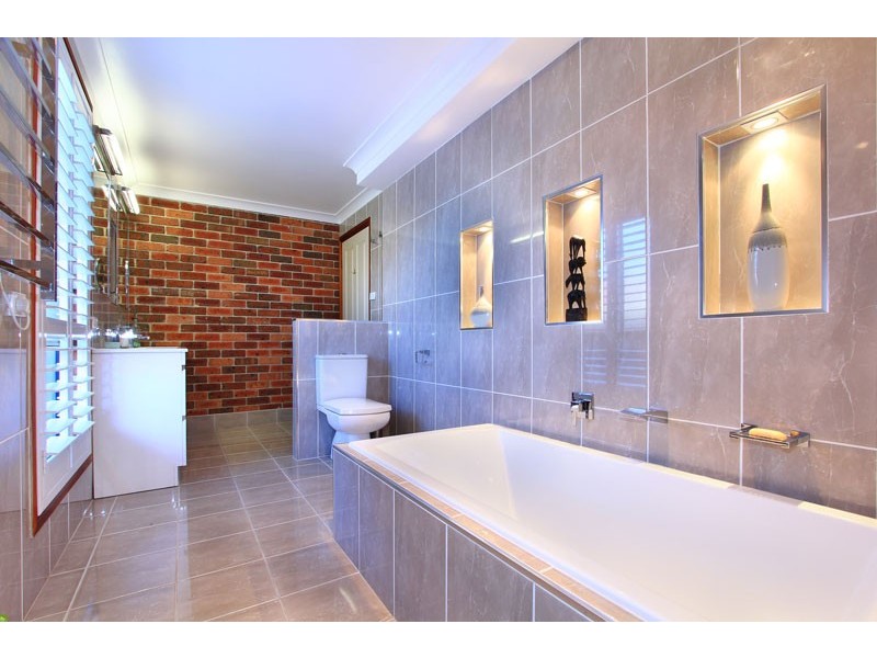 10 Angus Street, Fernhill NSW 2519