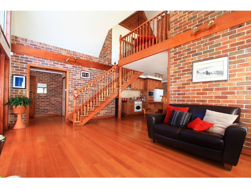 10 Angus Street, Fernhill NSW 2519