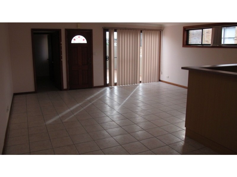 2/106 Railway Street, Corrimal NSW 2518