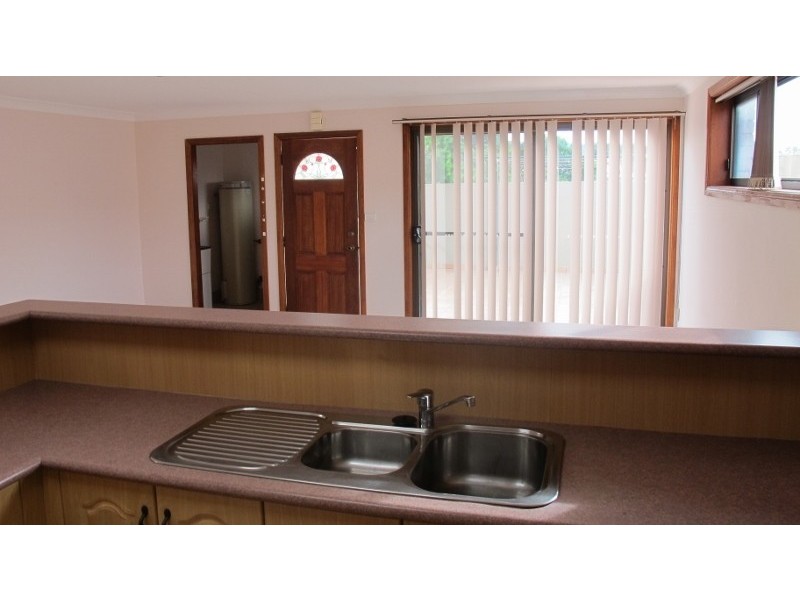 2/106 Railway Street, Corrimal NSW 2518