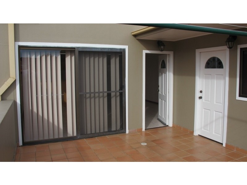 2/106 Railway Street, Corrimal NSW 2518