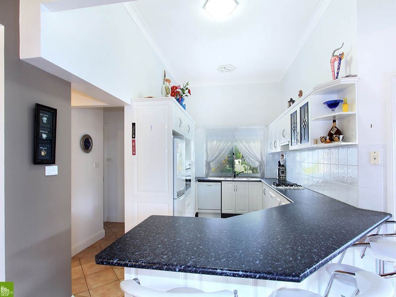 16 River Oak Road, Farmborough Heights NSW 2526