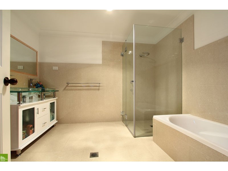 16 River Oak Road, Farmborough Heights NSW 2526