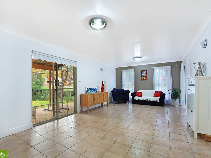 16 River Oak Road, Farmborough Heights NSW 2526