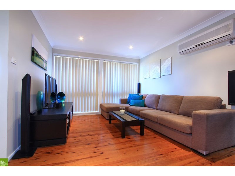 8 Hibiscus Place, Unanderra NSW 2526