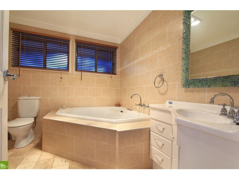8 Hibiscus Place, Unanderra NSW 2526