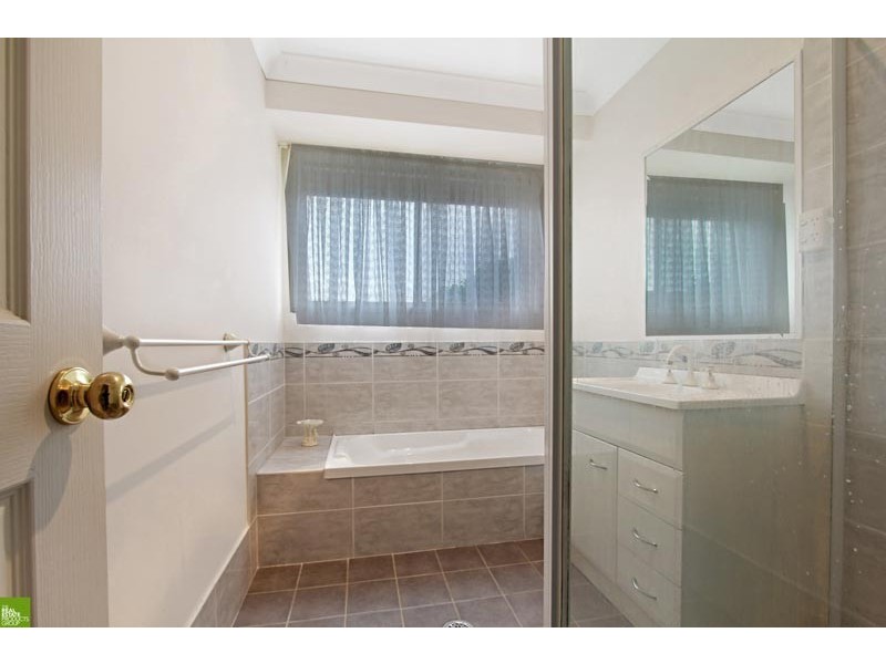 4 Little Place, Warrawong NSW 2502