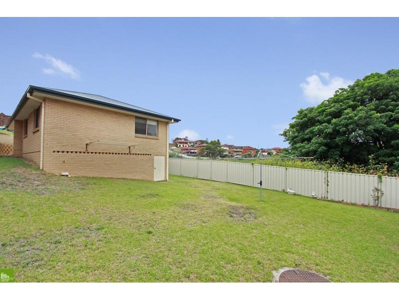 4 Little Place, Warrawong NSW 2502