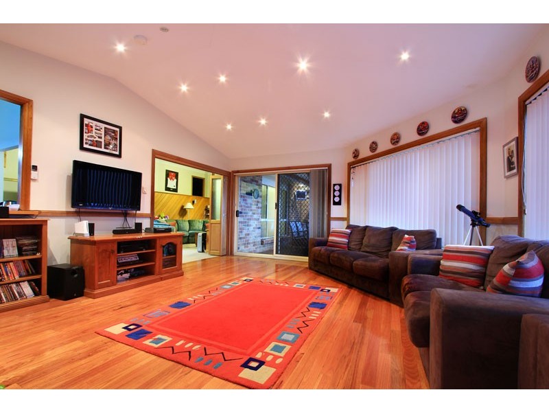 19 Silvertop Parade, Cordeaux Heights NSW 2526