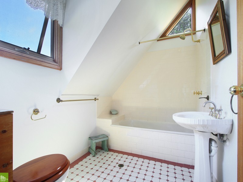 9 Jarrah Crescent, Cordeaux Heights NSW 2526