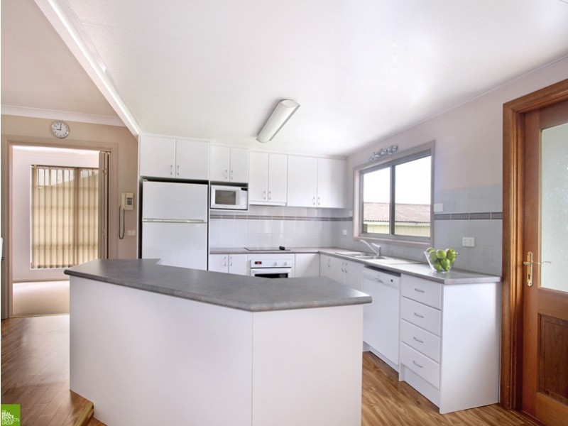 297 Northcliffe Drive, Berkeley NSW 2506