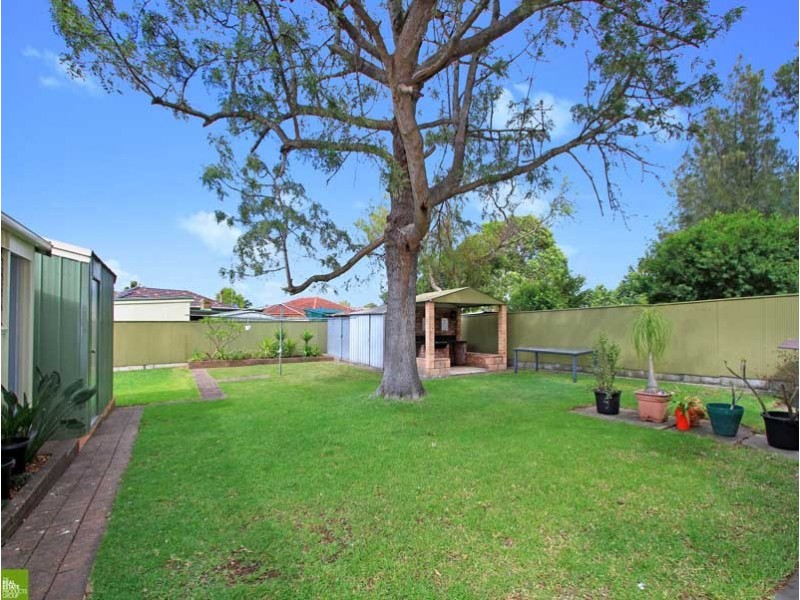 297 Northcliffe Drive, Berkeley NSW 2506