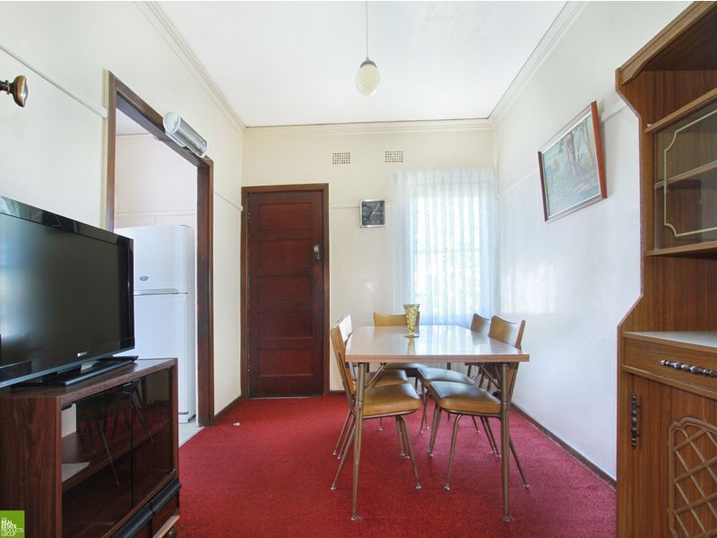 2 Albert Street, Unanderra NSW 2526