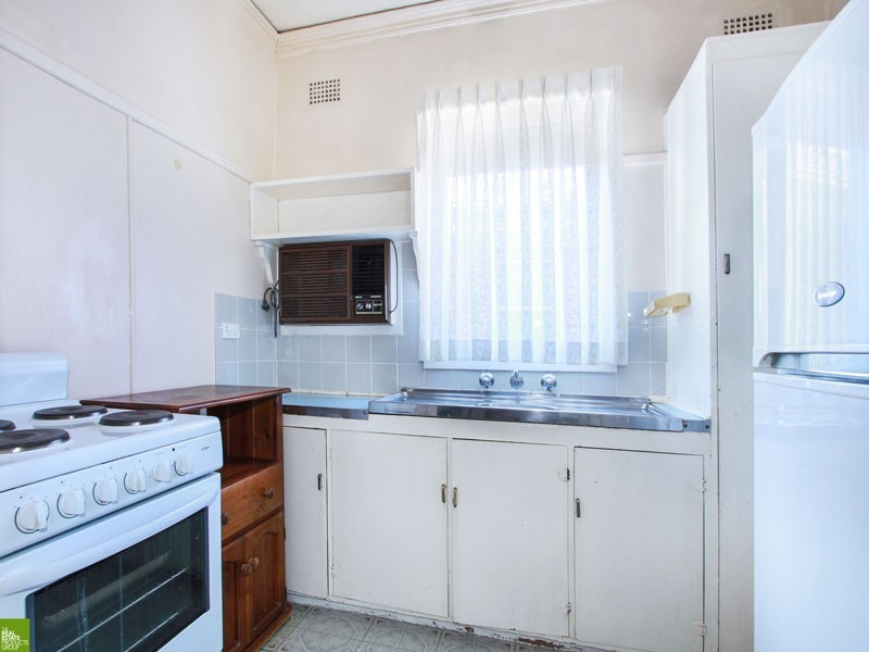 2 Albert Street, Unanderra NSW 2526
